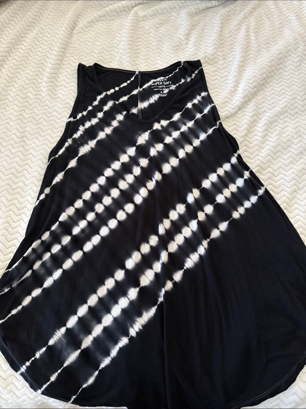 torrid Black & White Diagonal Tie-Dye V-Neck Tank